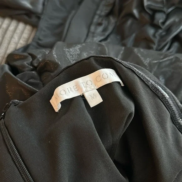 More to come - Maddy Ruched Gown in black - Picture 7 of 7